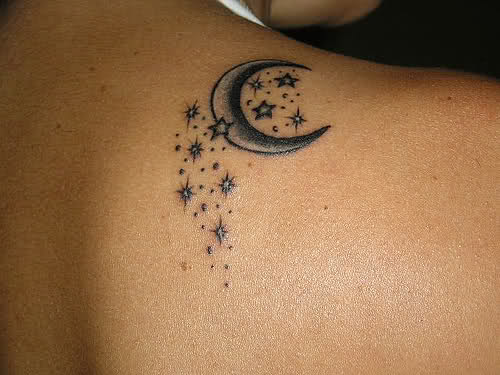 Tatuagens-Femininas-Delicadas-No-Ombro-Lua-e-Estrelas