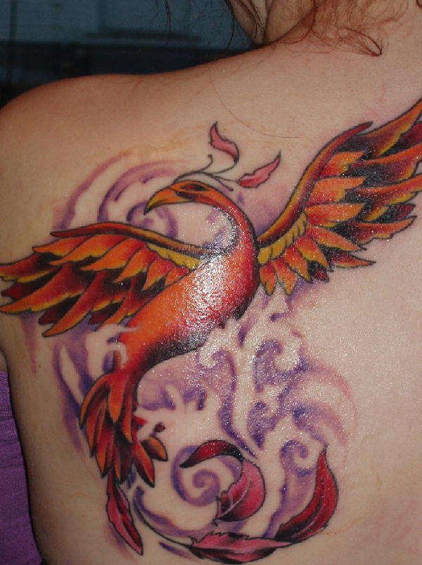 Tatuagens-Femininas-Nas-Costas-Fenix
