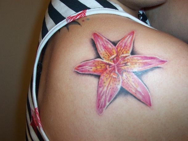 Tatuagens-Femininas-No-Ombro-Flor
