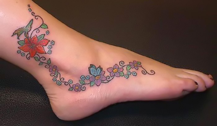 Tatuagens-Femininas-No-Pe-Flores