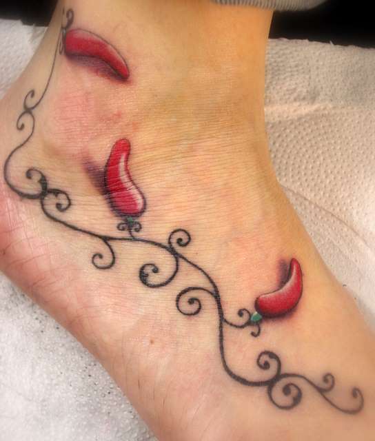 Tatuagens-Femininas-No-Pe-Pimenta