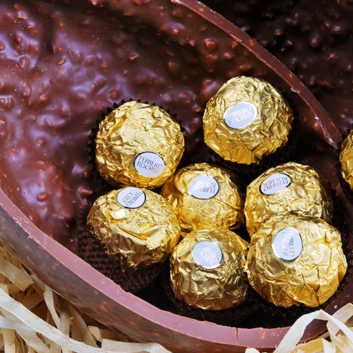 Ovo de Páscoa Ferrero Rocher e Bombons
