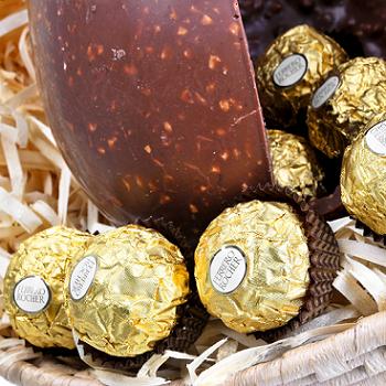Ovo de Páscoa Ferrero Rocher e Bombons Ovo de Páscoa Ferrero Rocher e bombons