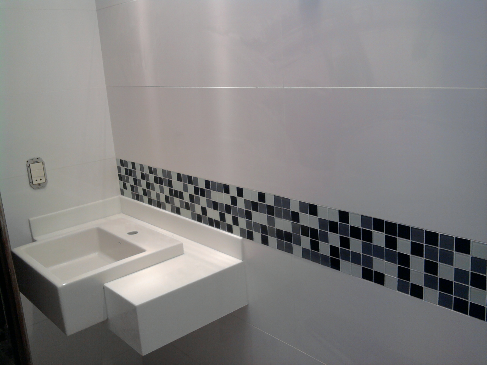 banheiros-decorados-com-pastilhas-24