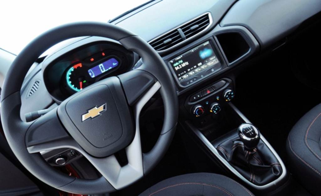 Chevrolet-Onix-Fotos-Painel