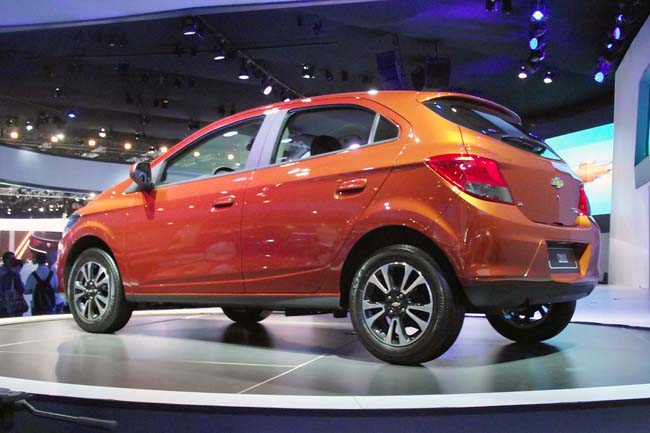chevrolet-onix-fotos-02