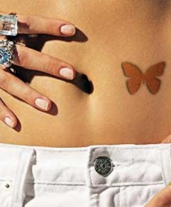 Tatuagem na barriga