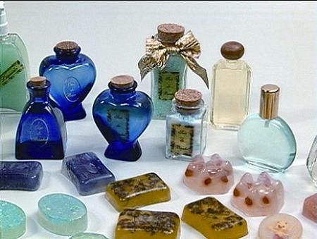 Perfumes e kit de sabonetes