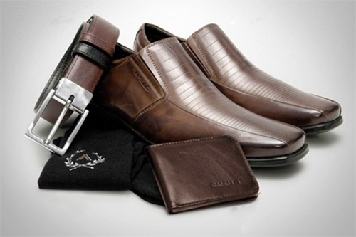 Kit com Carteira de Couro, Cinto e Sapato Social. (Foto: Divulgação)