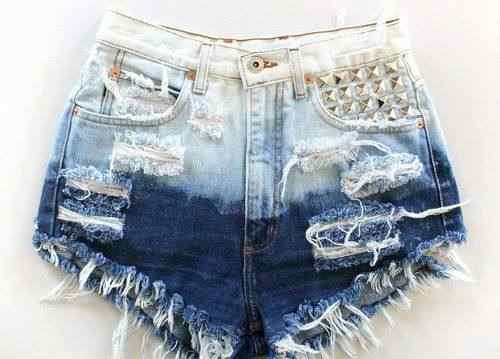 Short customizado com rasgos. (Foto: Reprodução)