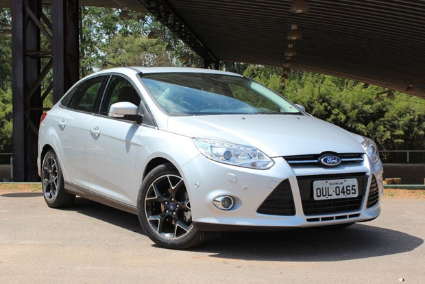 ford-focus-sedan-dianteira-foto